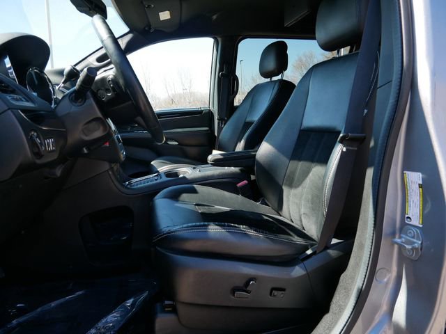 Used 2018 Dodge Grand Caravan SXT w/ Driver Convenience Group image 17