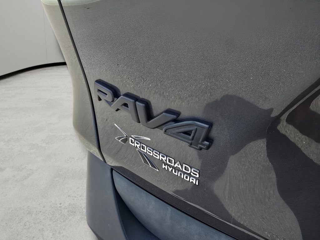 Used 2021 Toyota RAV4 XLE AWD/4WD image 28