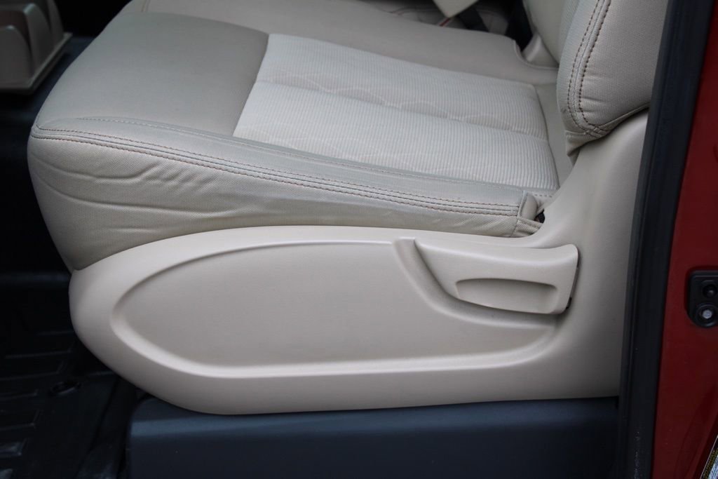 Used 2017 Nissan Titan SV image 16