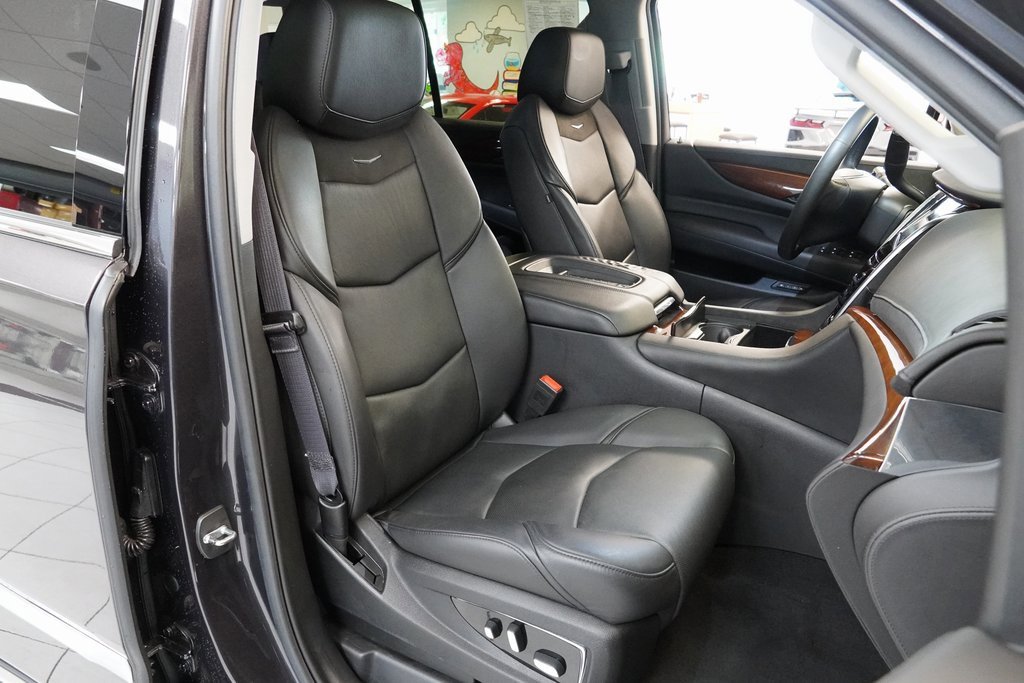 Used 2017 Cadillac Escalade ESV Premium Luxury image 24