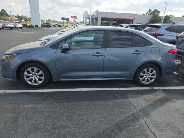 Used 2021 Toyota Corolla LE image 4
