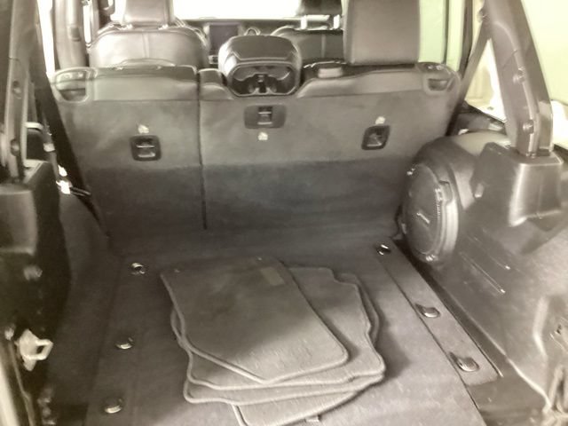 Used 2020 Jeep Wrangler Unlimited Sahara AWD/4WD image 28