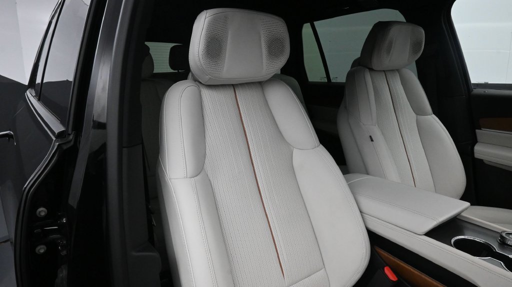 Certified 2026 Cadillac Vistiq Luxury AWD/4WD image 17