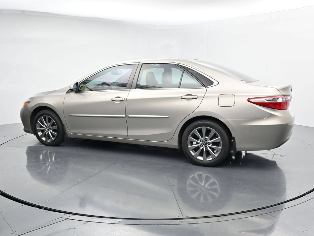 Used 2017 Toyota Camry XLE w/ Moonroof Package FWD image 5