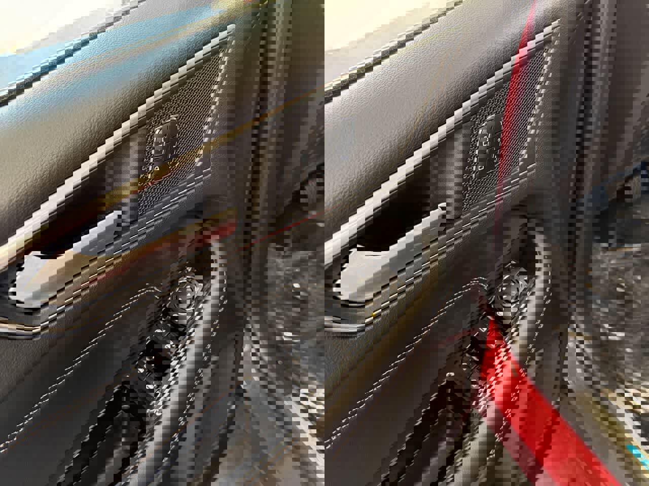 Used 2018 Ford Edge Titanium w/ Technology Package image 13