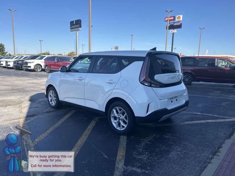 Used 2023 Kia Soul LX w/ Option Group 015 FWD image 3