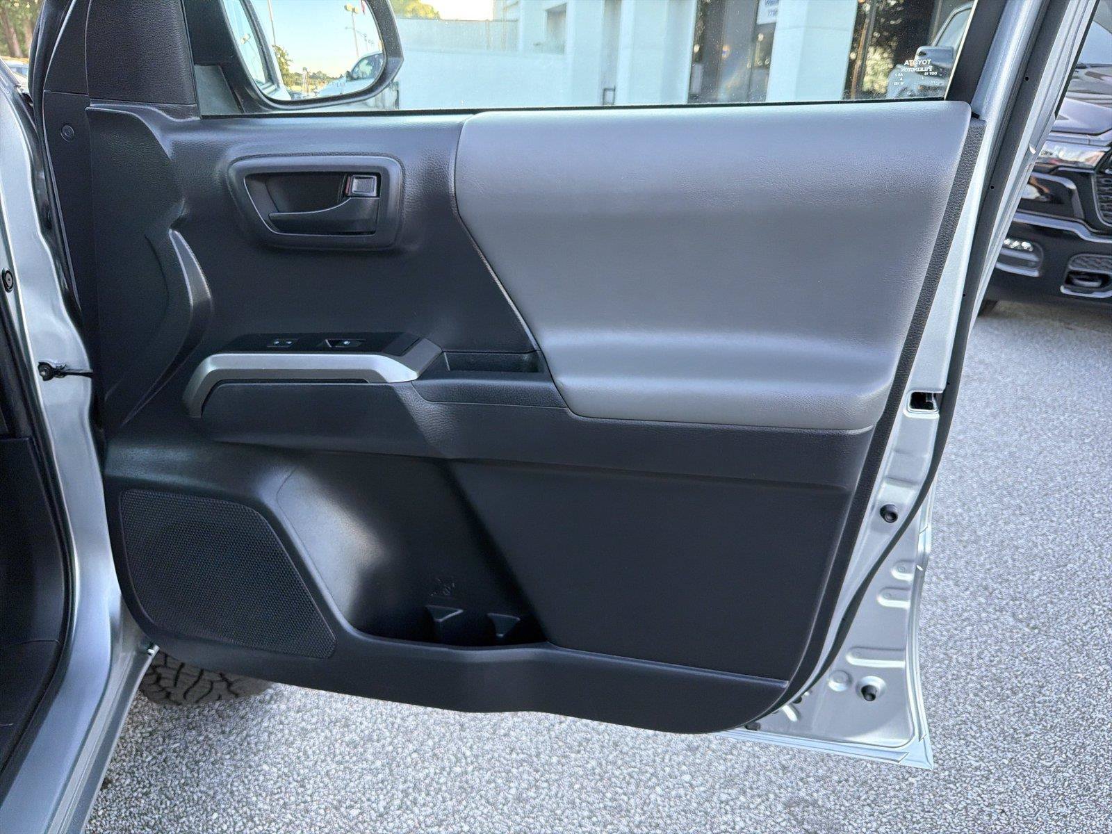 Used 2022 Toyota Tacoma SR5 w/ Technology Package RWD image 13