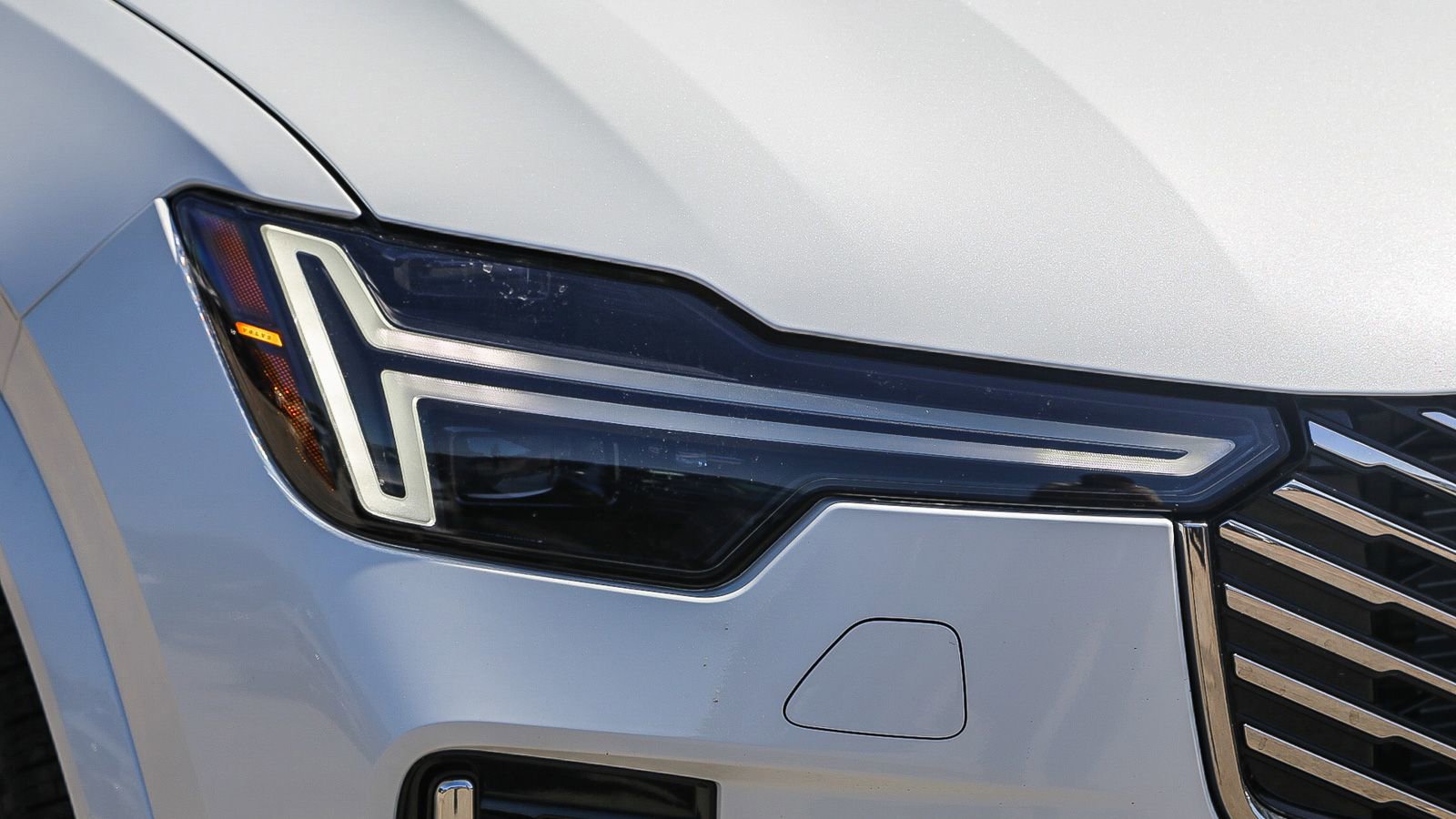 Used 2025 Volvo XC90 T8 Plus w/ Protection Package Premier AWD/4WD image 4