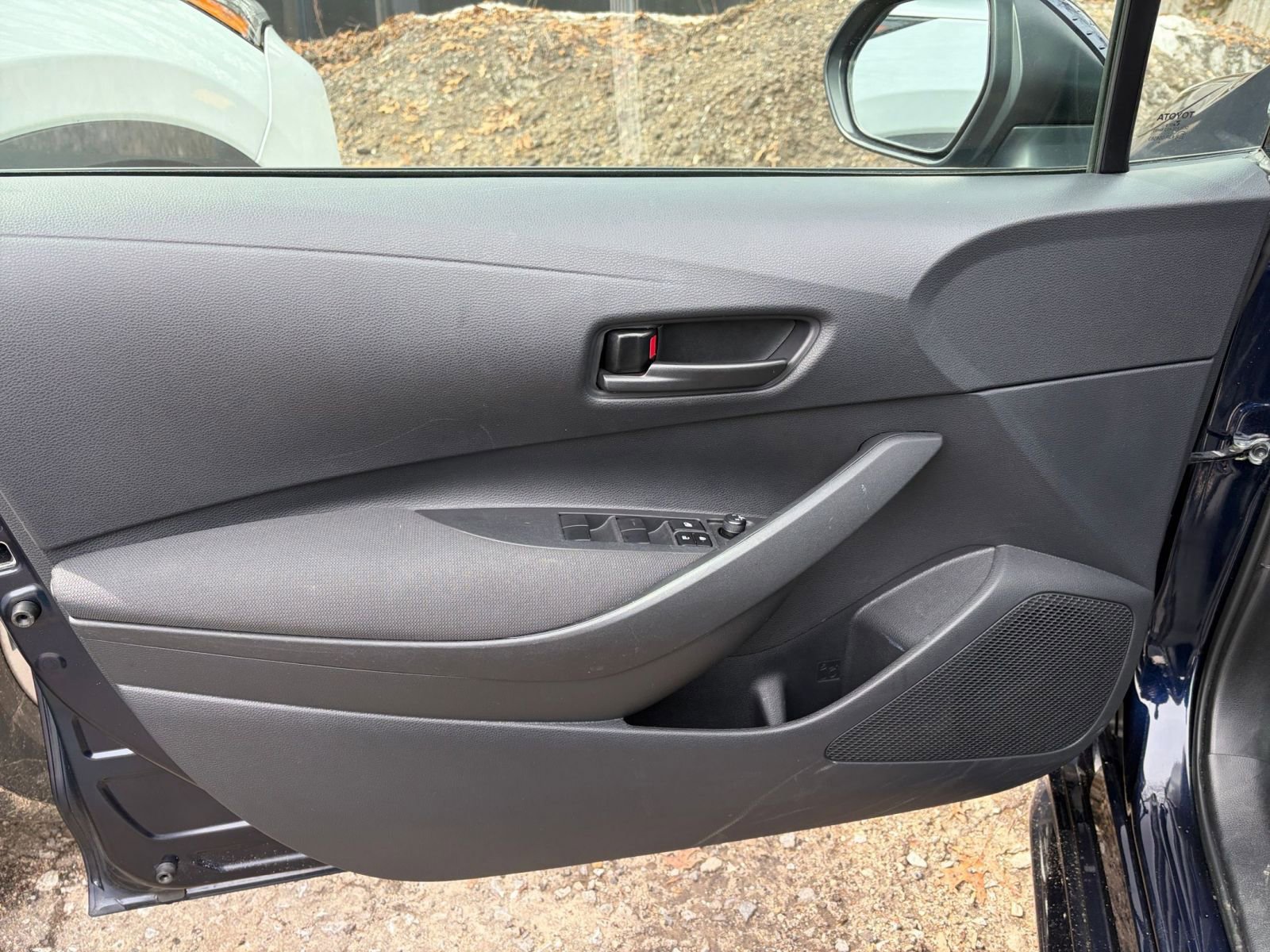 Used 2025 Toyota Corolla LE image 18