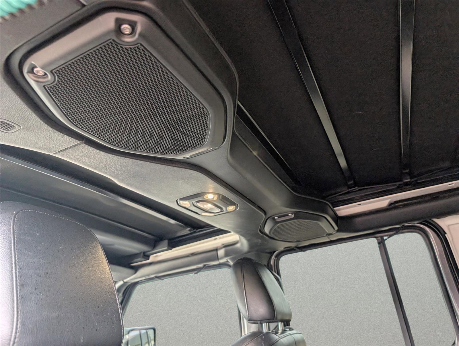 Used 2021 Jeep Wrangler Unlimited Sahara image 32