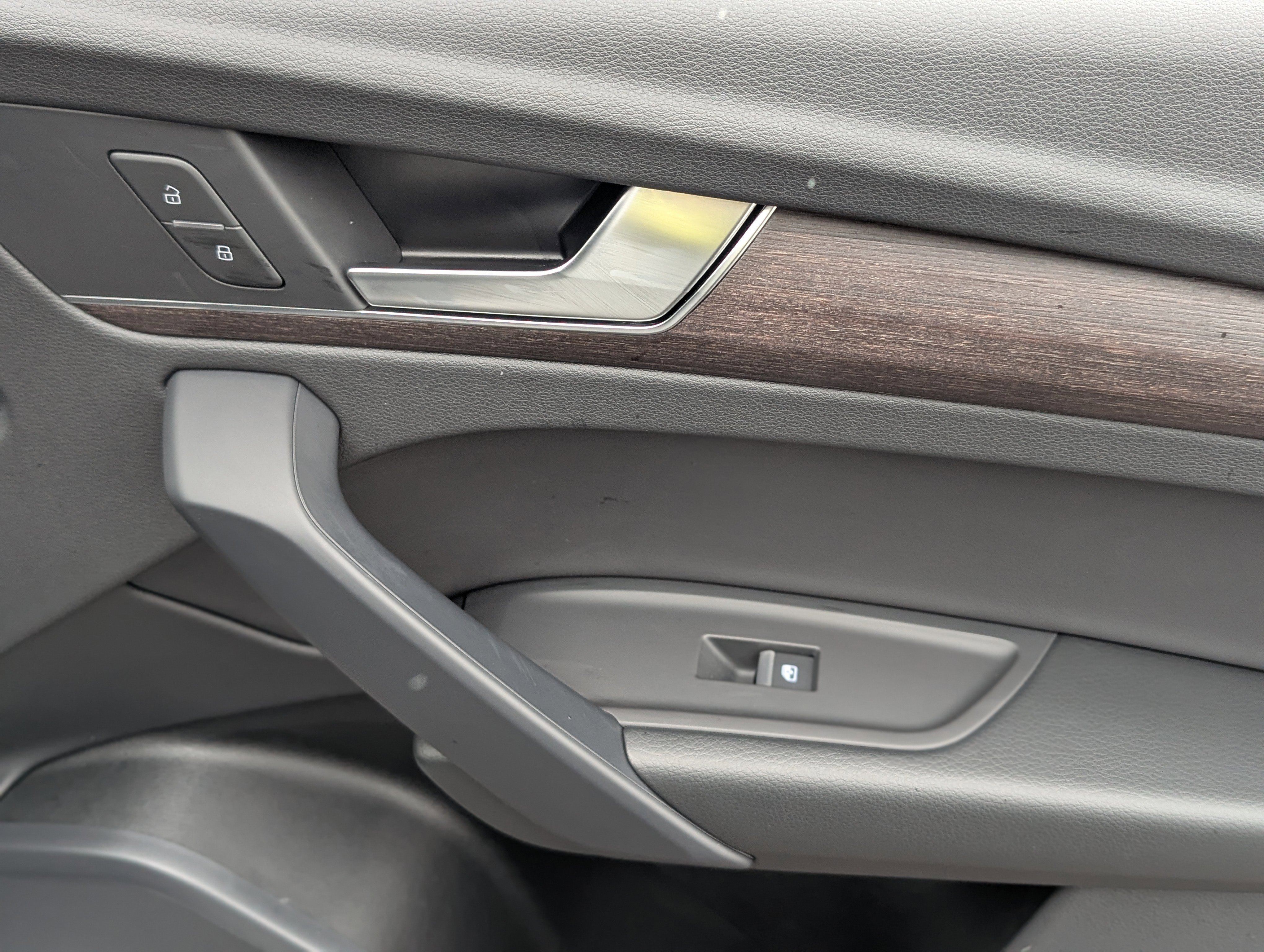 Used 2025 Audi Q5 Premium w/ Convenience Plus Package image 22