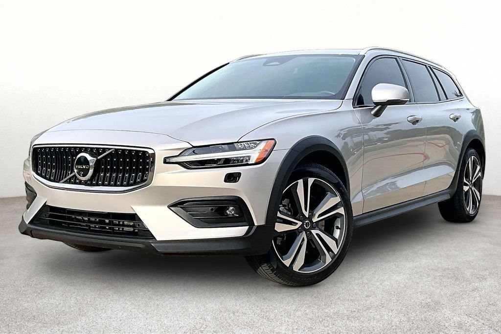 Certified 2025 Volvo V60 B5 Cross Country Plus AWD/4WD image 15