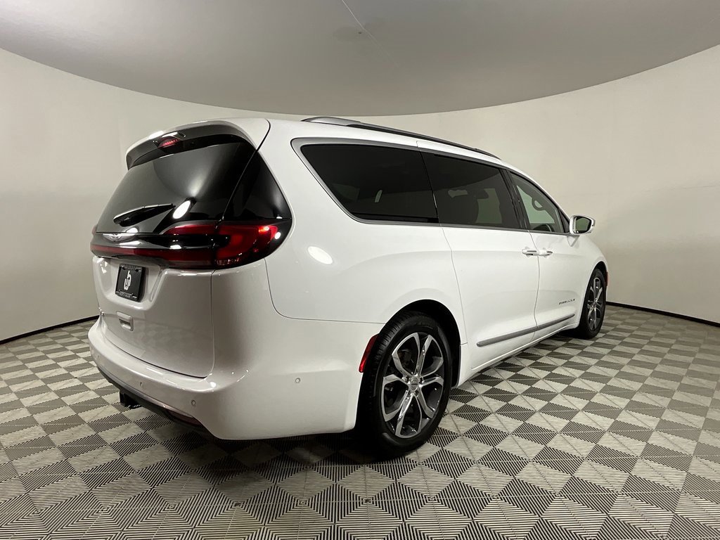 Used 2022 Chrysler Pacifica Pinnacle image 4
