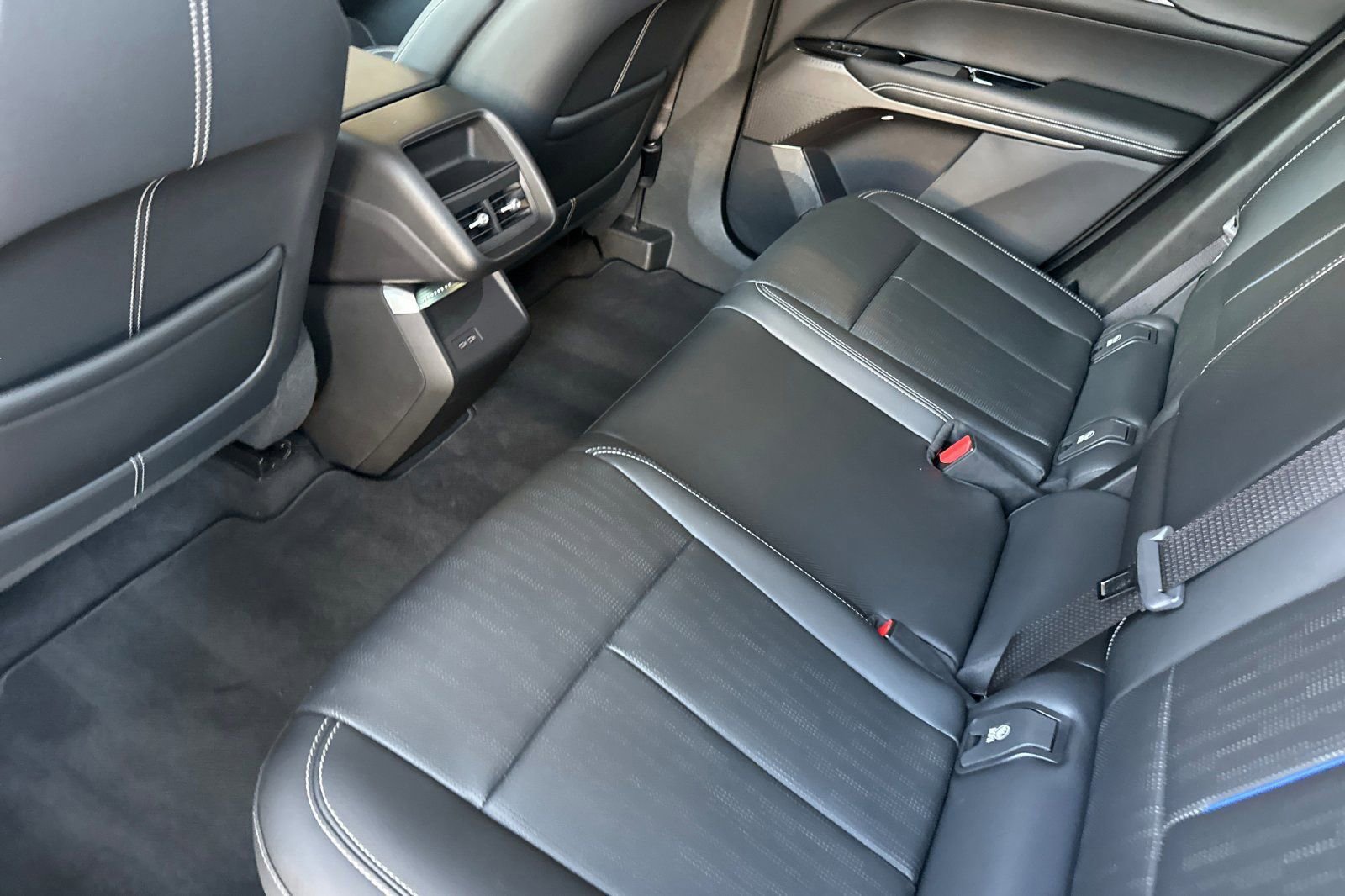 Used 2024 Cadillac Lyriq Luxury image 13