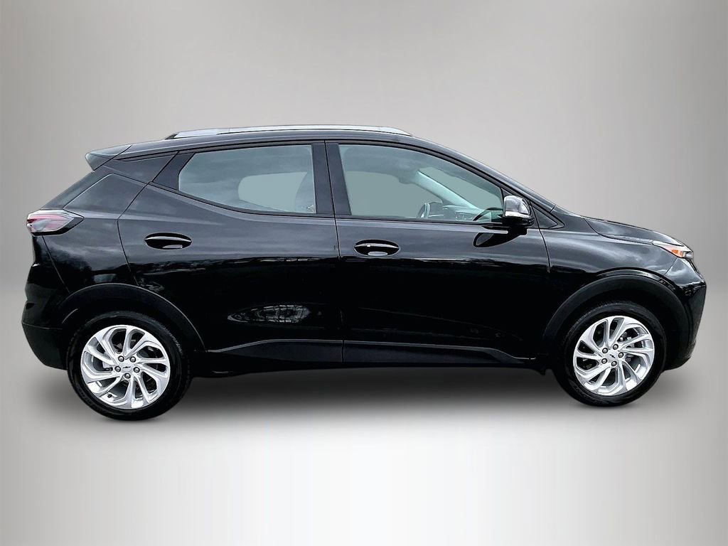 Certified 2023 Chevrolet Bolt EUV LT w/ Driver Confidence Package image 5