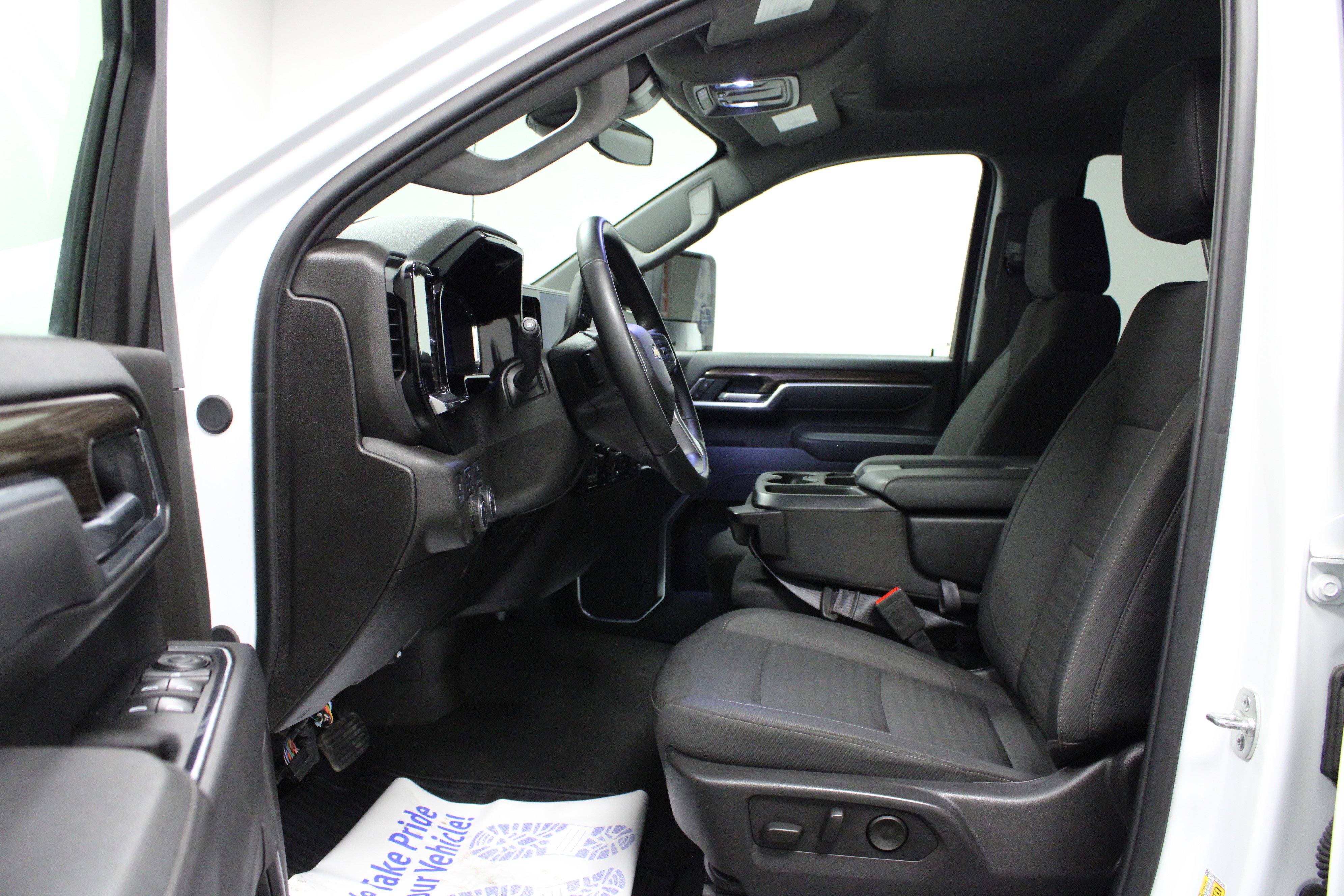 Used 2025 Chevrolet Silverado 2500 LT w/ Convenience Package image 12