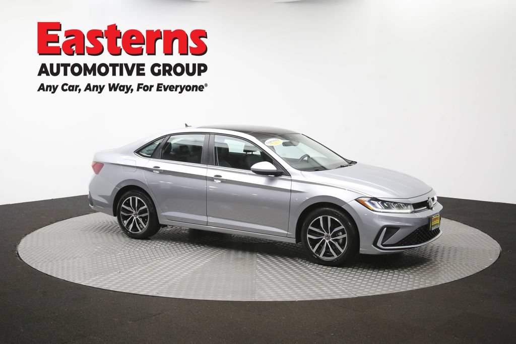 Used 2025 Volkswagen Jetta SE FWD image 46