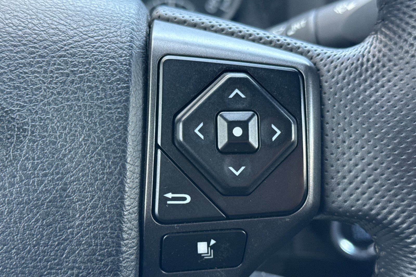 Used 2023 Toyota Tacoma TRD Sport w/ Black Out Package (TMS) AWD/4WD image 29