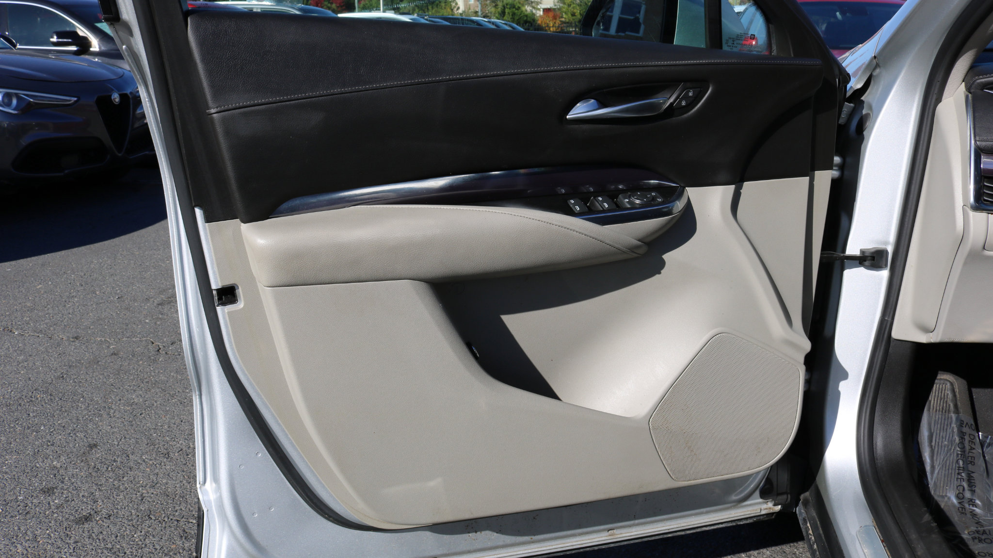 Used 2021 Cadillac XT4 Luxury w/ Cold Weather Package image 23