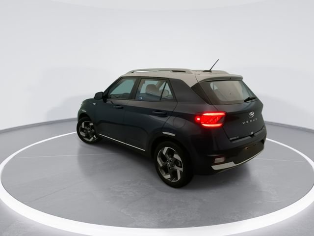 Used 2024 Hyundai Venue Limited FWD image 2