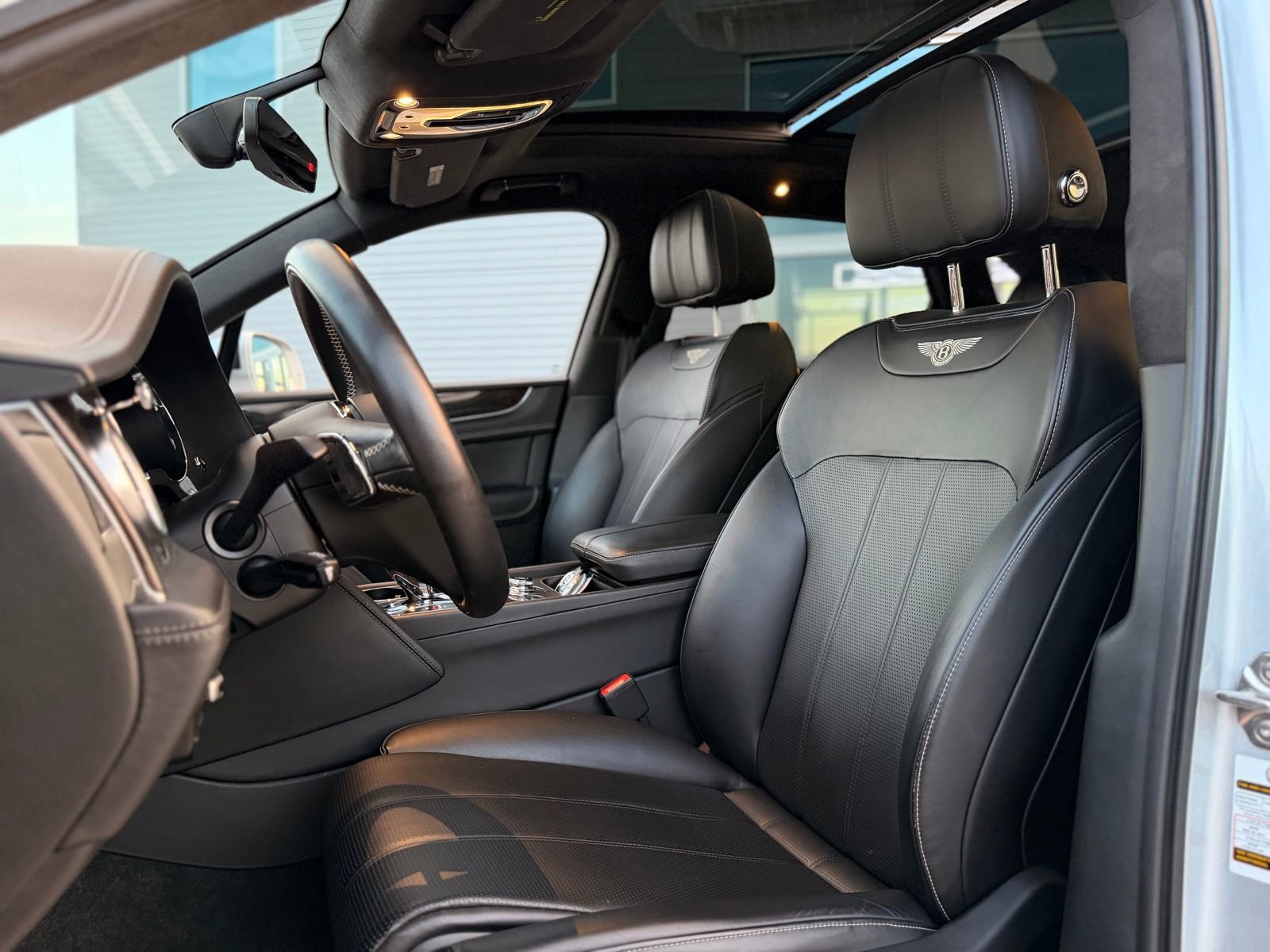 Used 2019 Bentley Bentayga AWD/4WD image 17