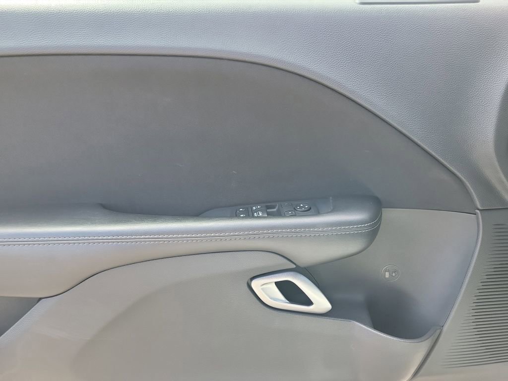 Used 2018 Dodge Challenger SXT RWD image 8