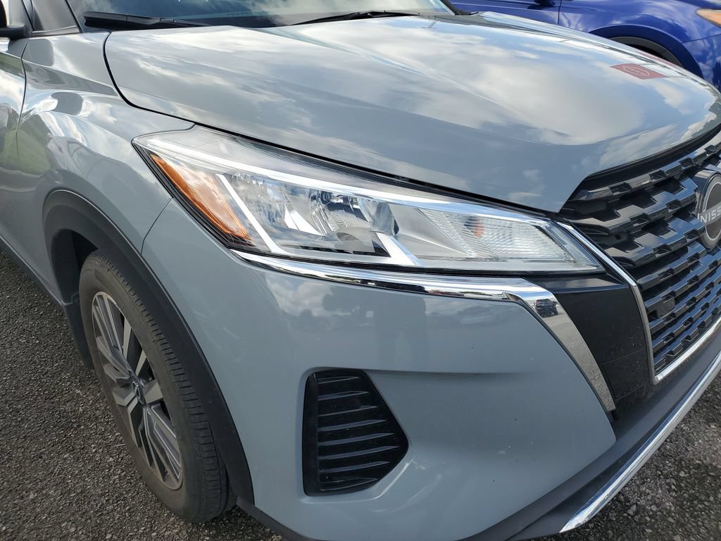 Certified 2023 Nissan Kicks SV FWD image 2