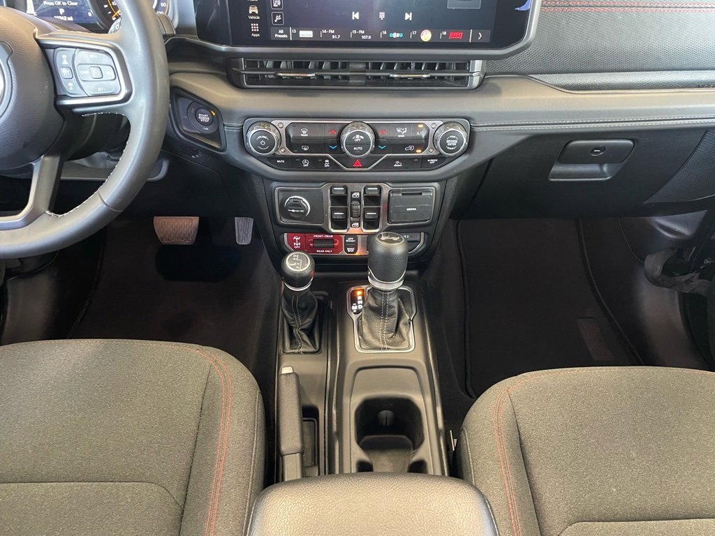 Used 2025 Jeep Wrangler Unlimited Rubicon image 16