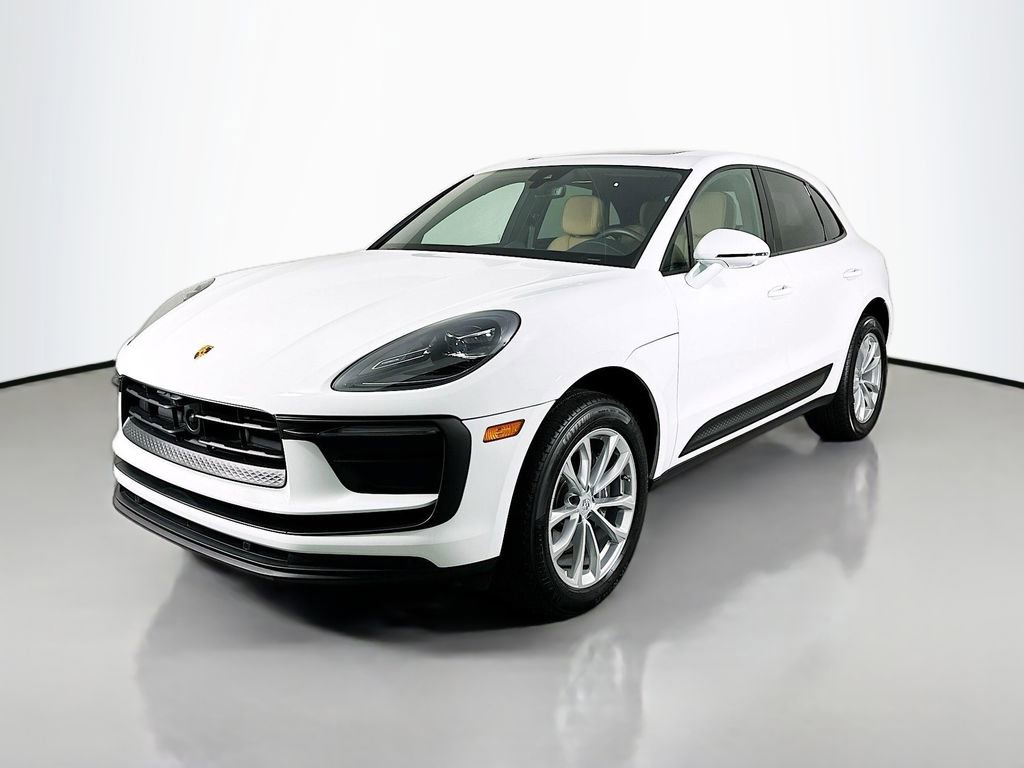 Used 2025 Porsche Macan image 1