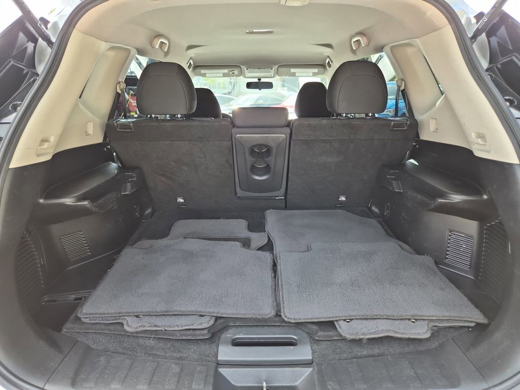 Used 2017 Nissan Rogue S image 9