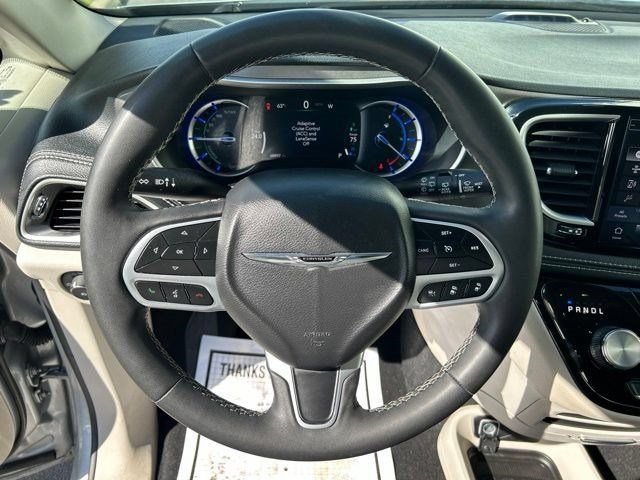 Used 2023 Chrysler Pacifica Touring-L FWD image 15
