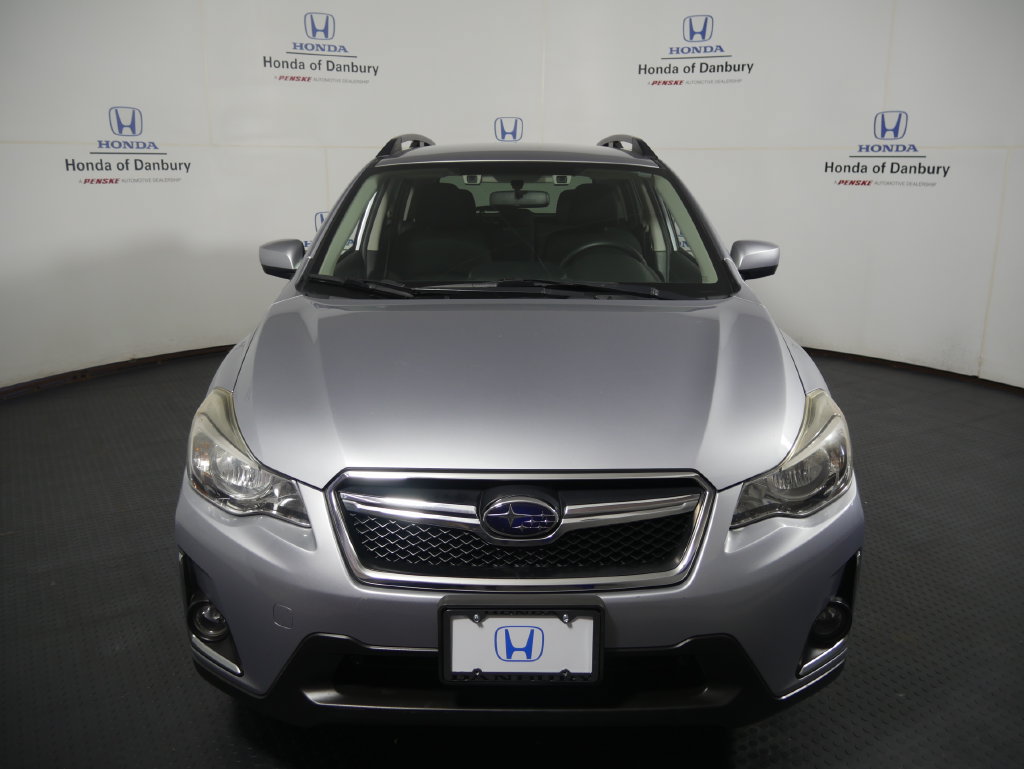 Used 2017 Subaru Crosstrek 2.0i Premium AWD/4WD image 2