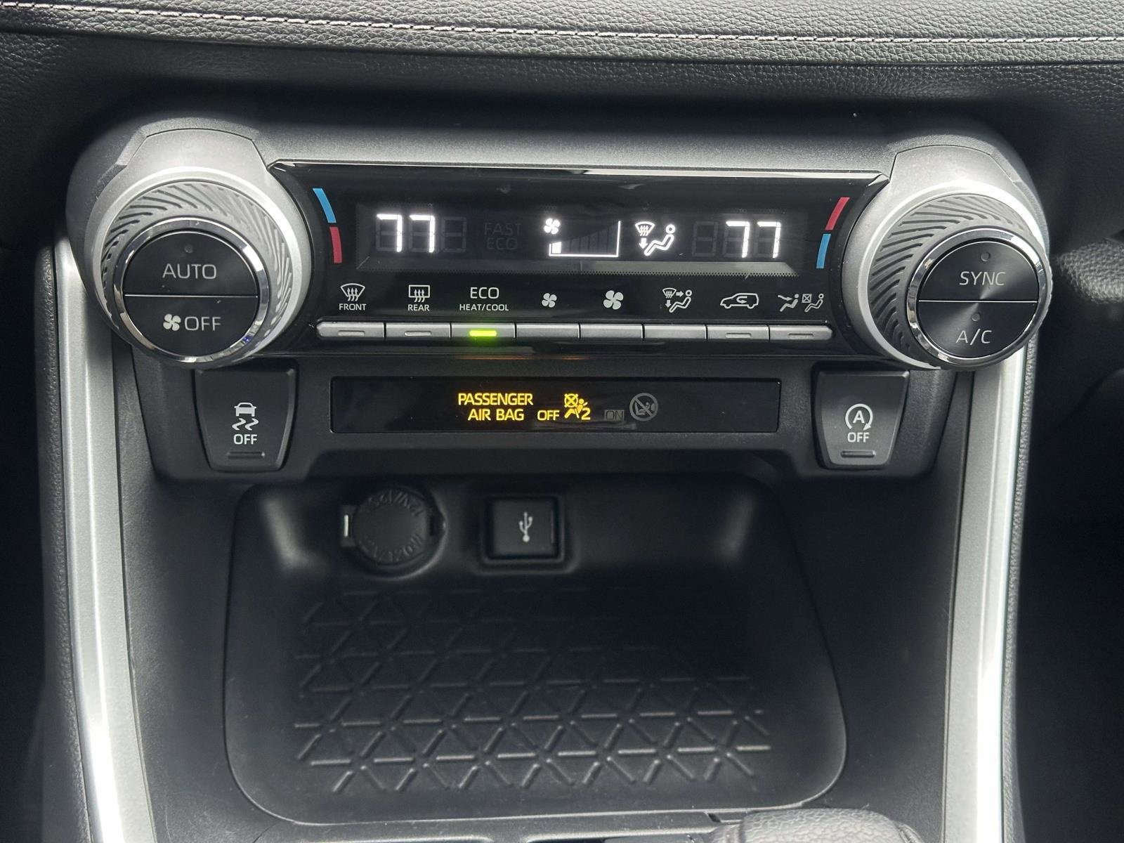 Used 2020 Toyota RAV4 XLE image 19