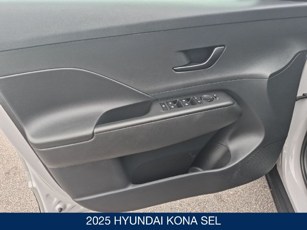 Certified 2025 Hyundai Kona SEL AWD/4WD image 11