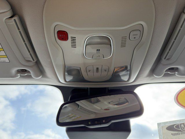 Used 2016 Jeep Renegade Limited image 25