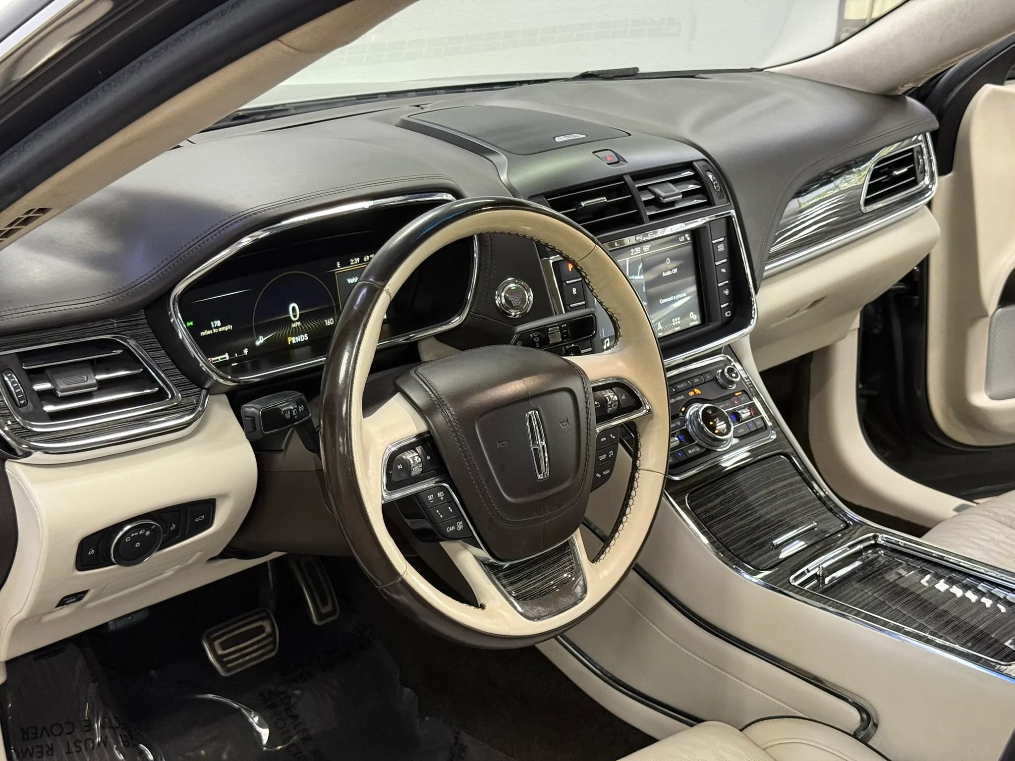 Used 2017 Lincoln Continental Black Label w/ Technology Package FWD image 13