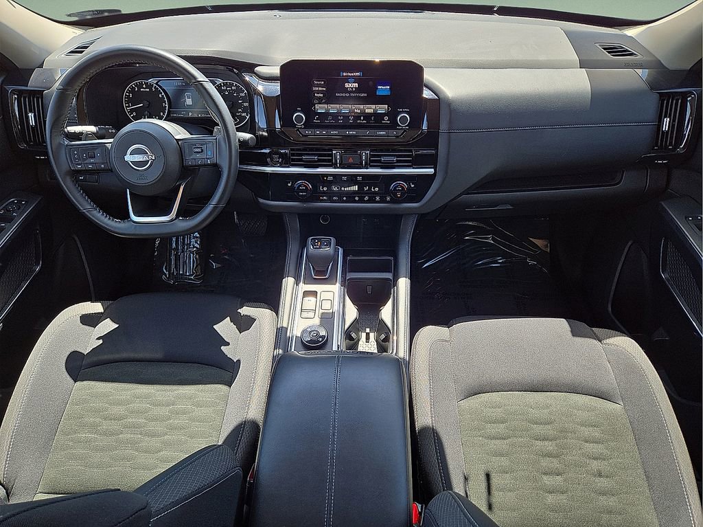 Used 2025 Nissan Pathfinder SV AWD/4WD image 17