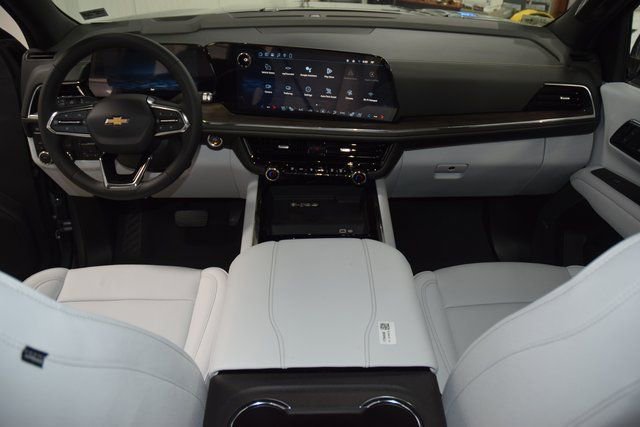 New 2026 Chevrolet Suburban Premier w/ Sun And Tow Package AWD/4WD image 31