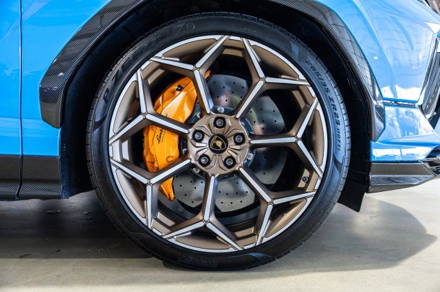 Used 2024 Lamborghini Urus Performante AWD/4WD image 25