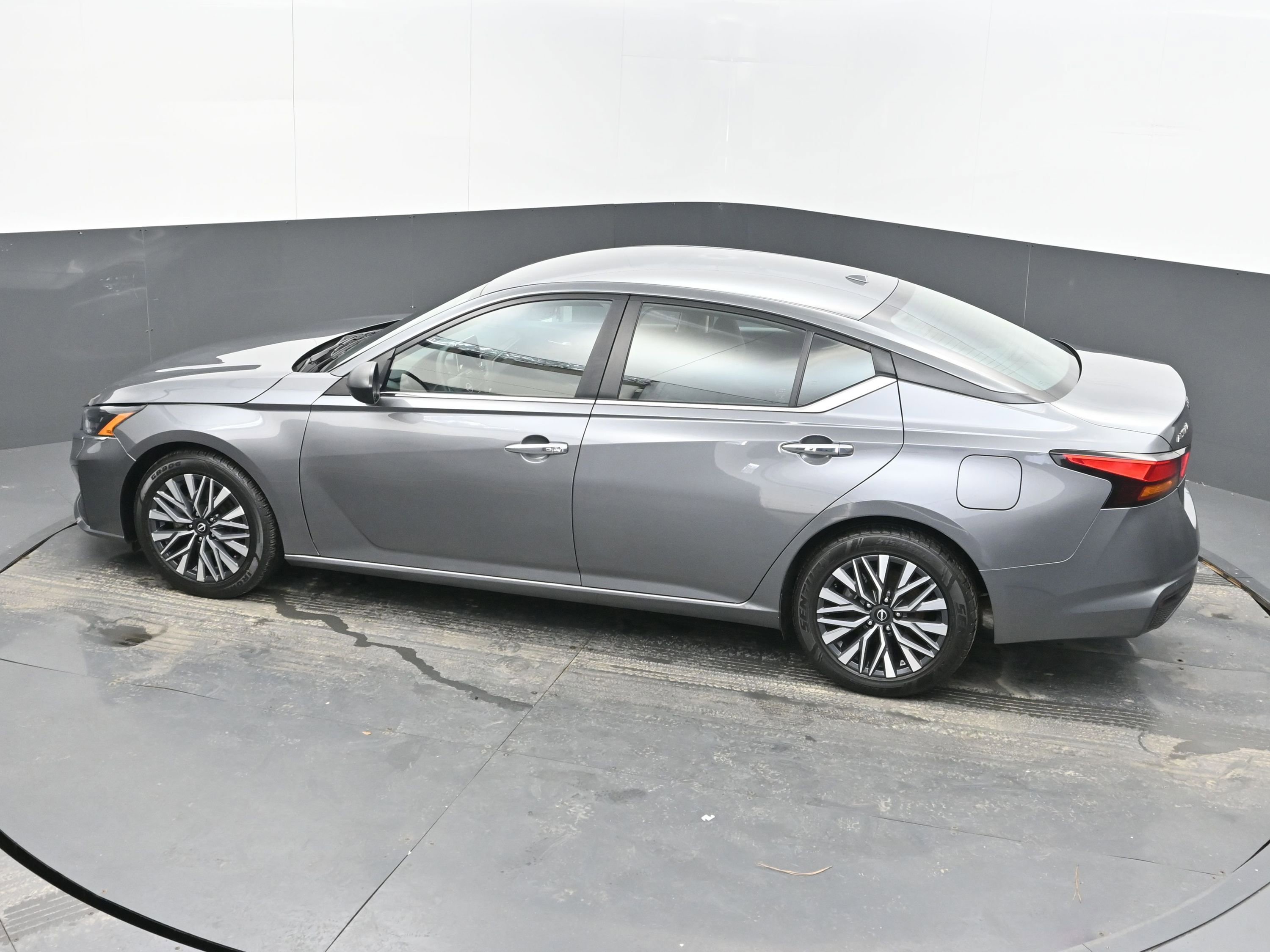 Used 2024 Nissan Altima 2.5 SV image 32