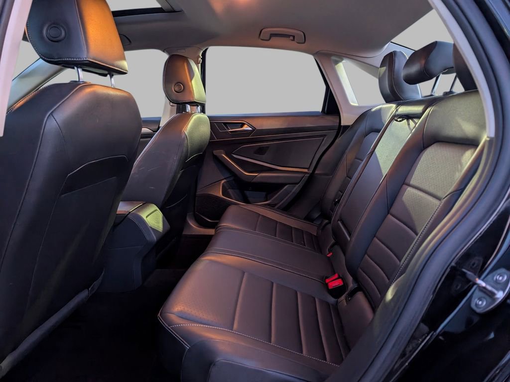 Used 2021 Volkswagen Jetta SE image 3