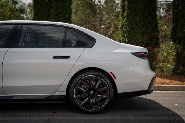 Used 2023 BMW i7 xDrive60 w/ Executive Package 2 image 14