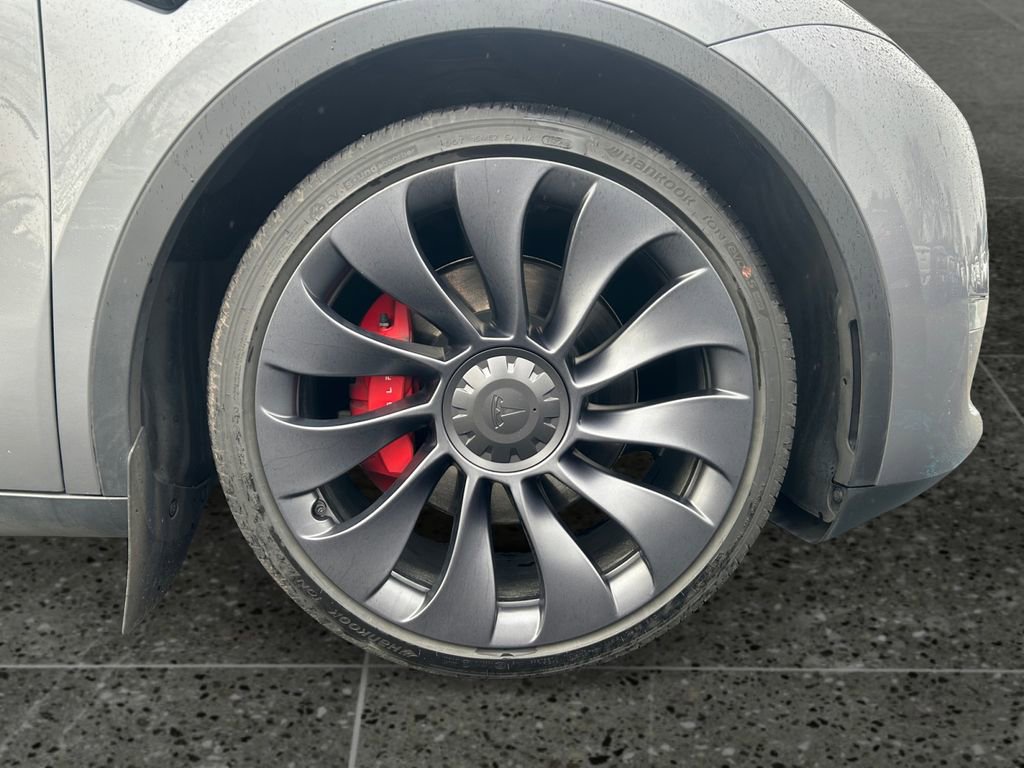 Used 2025 Tesla Model Y Performance image 9