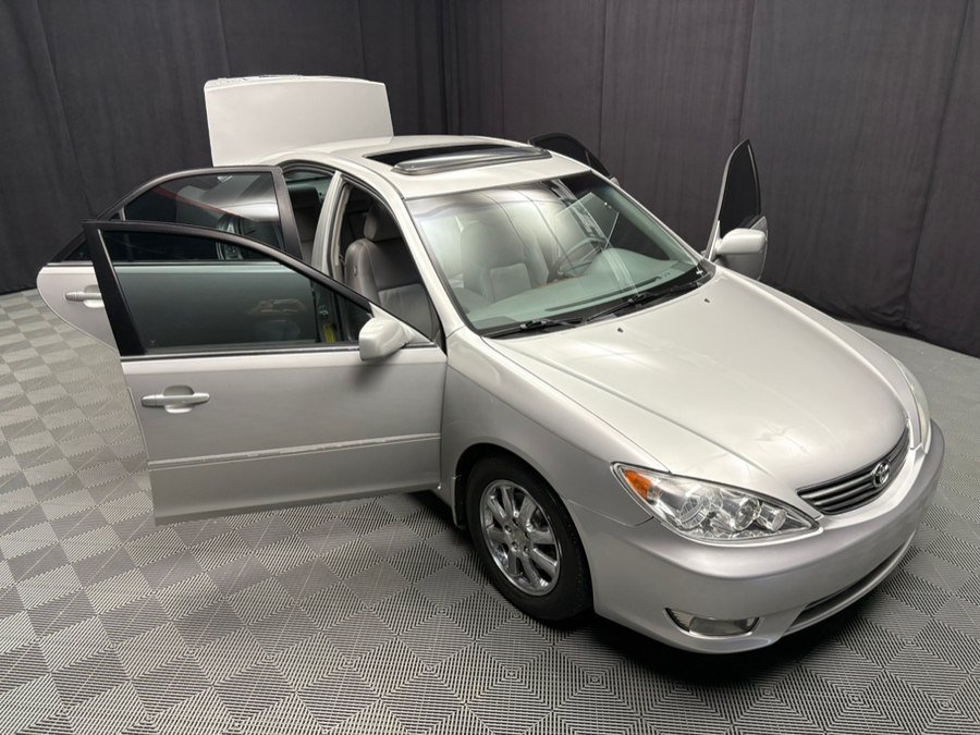 Used 2006 Toyota Camry XLE FWD Sedan 3.0L 6-Cyl image 21