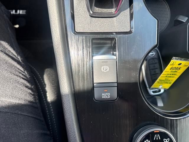 New 2026 Nissan Rogue SV image 25