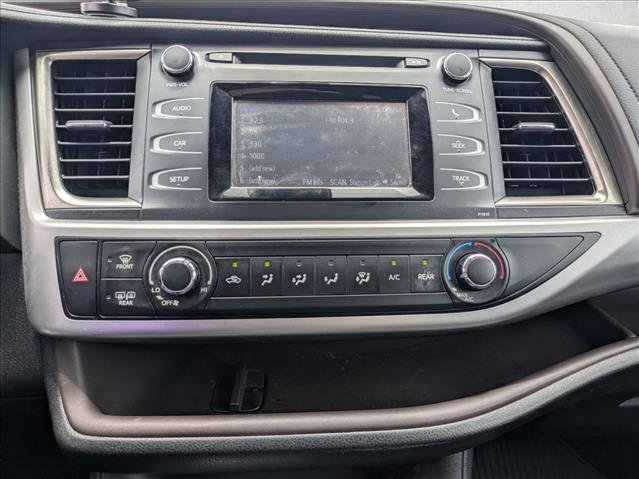 Used 2019 Toyota Highlander LE FWD image 13