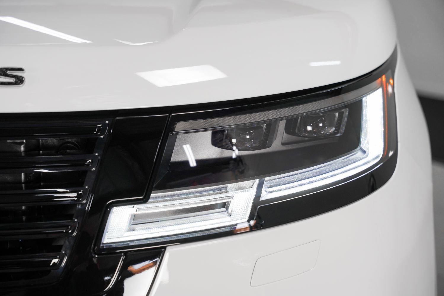 Used 2025 Land Rover Range Rover SE image 14