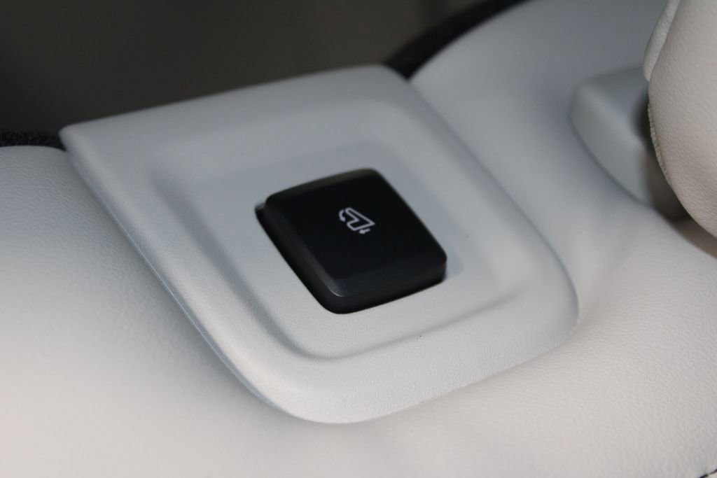 New 2026 Lincoln Aviator 2WD w/ Jet Appearance Package image 34