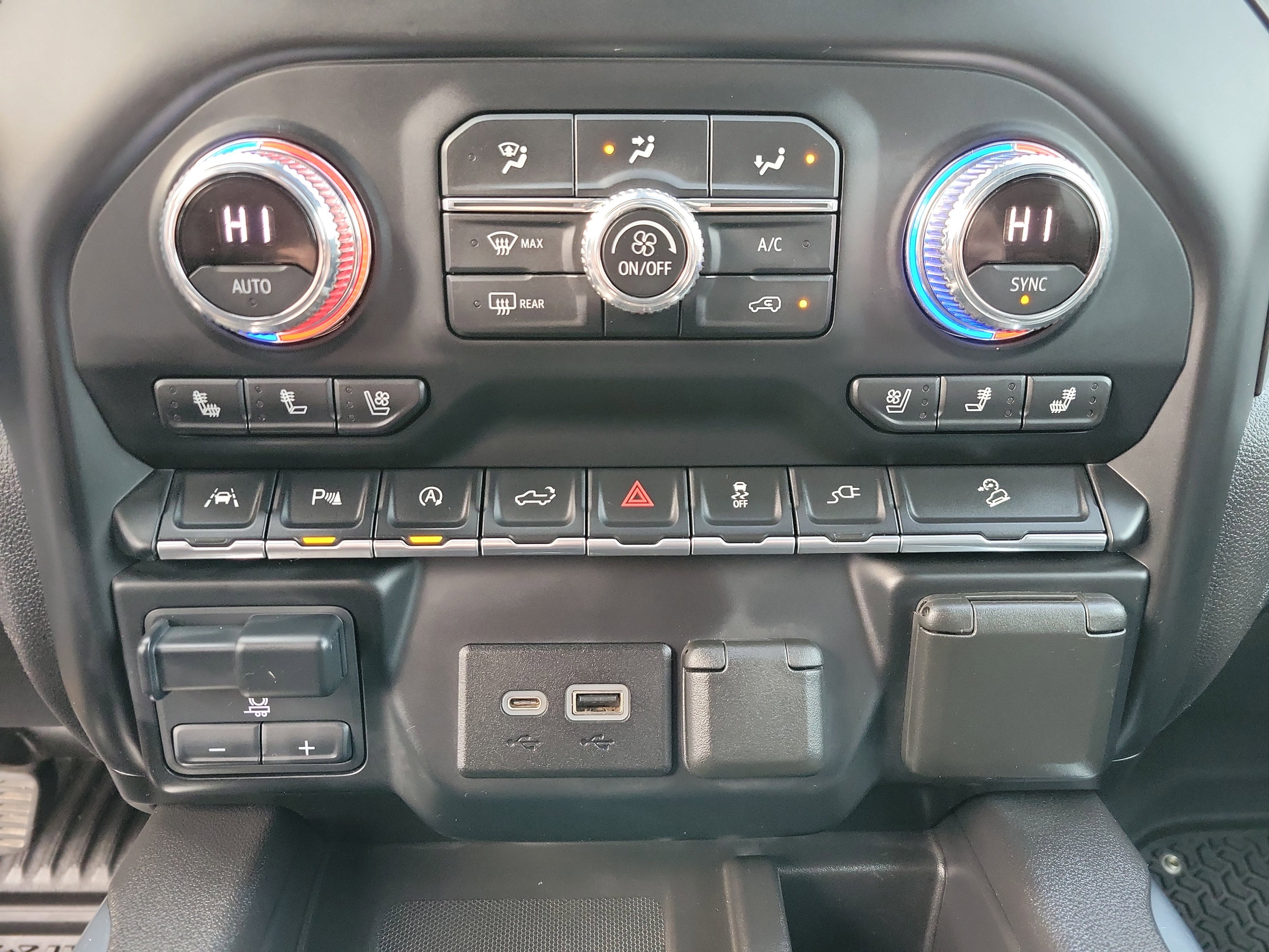 Used 2021 GMC Sierra 1500 AT4 w/ AT4 Premium Package image 14