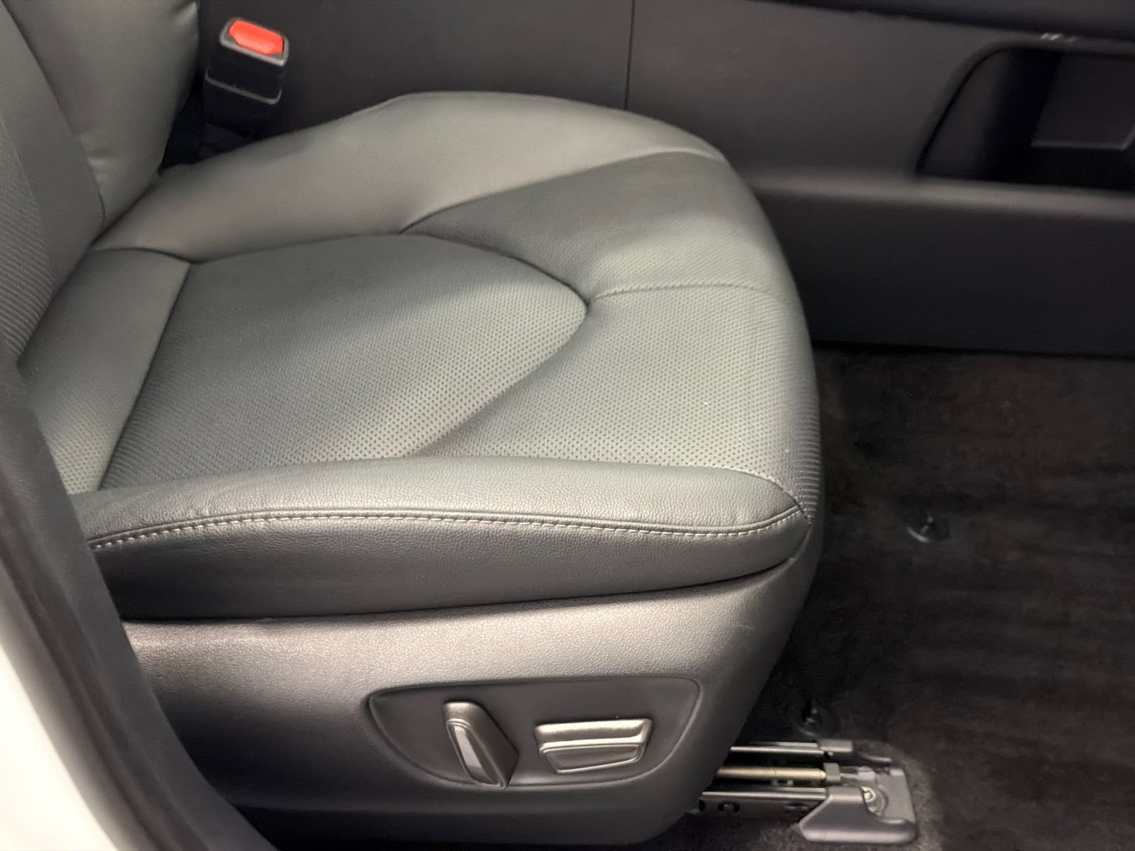 Used 2025 Toyota Grand Highlander AWD image 12